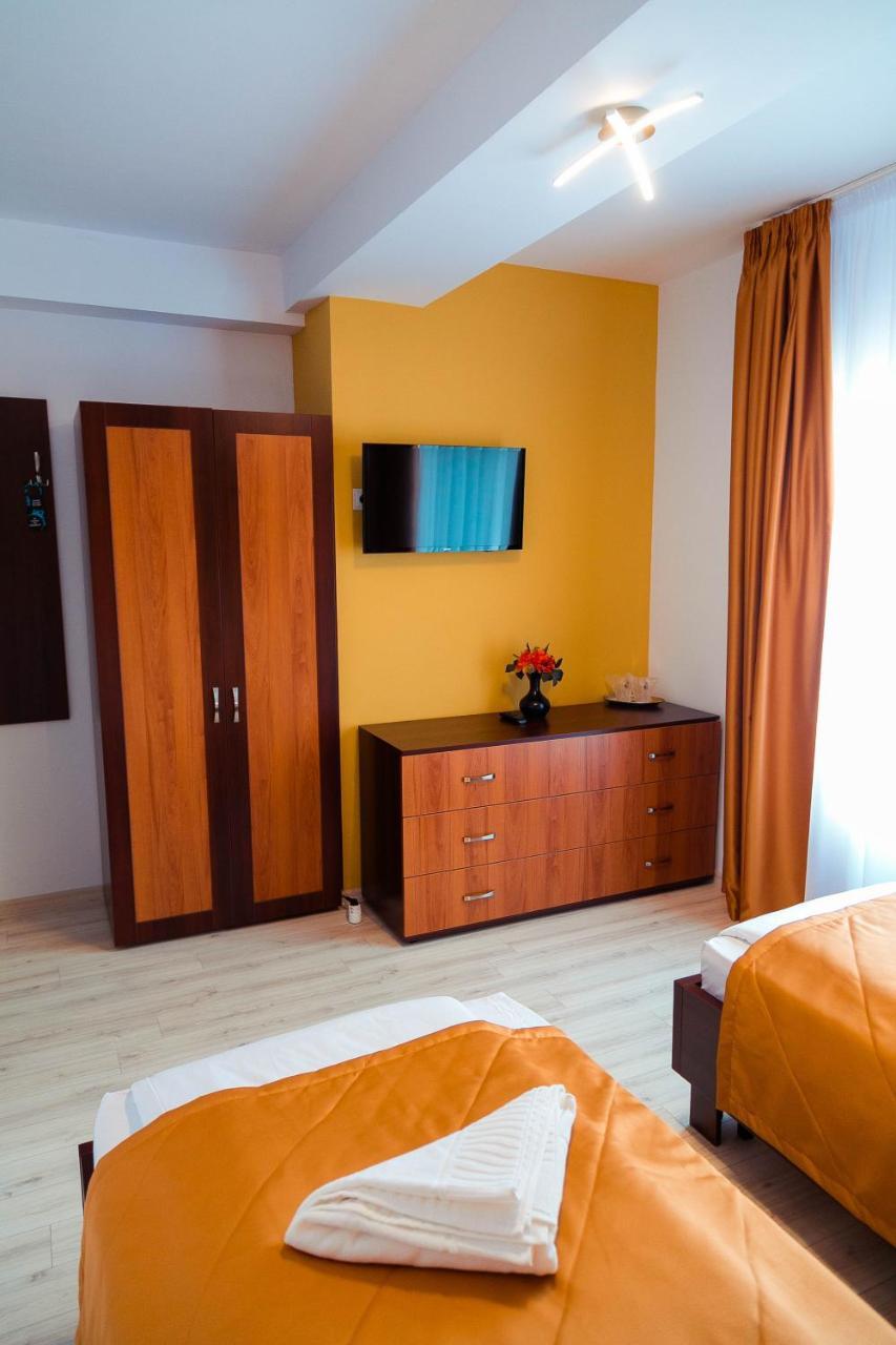 Pensiune Confort Morosanu Sinca Veche Exterior foto