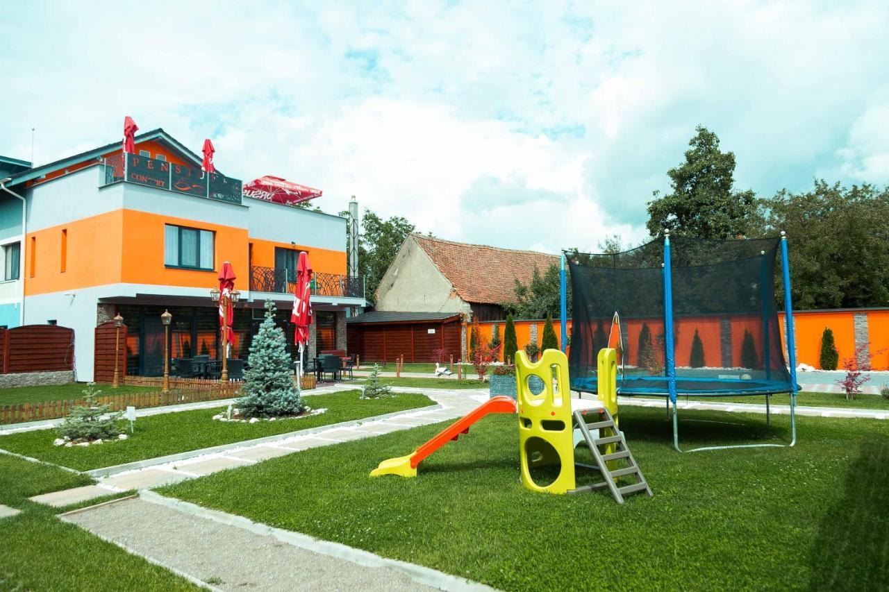Pensiune Confort Morosanu Sinca Veche Exterior foto